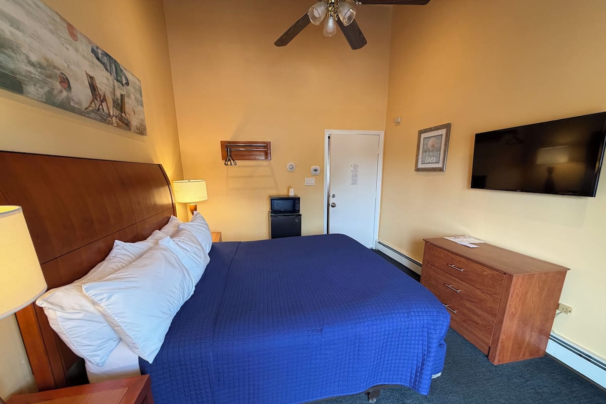 Chambre, 1 très grand lit | Accès au Wi-Fi (inclus), literie fournie