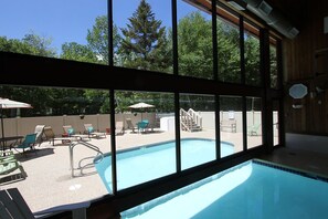 Indoor pool, outdoor pool - Black Bear Lodge (Waterville Valley)