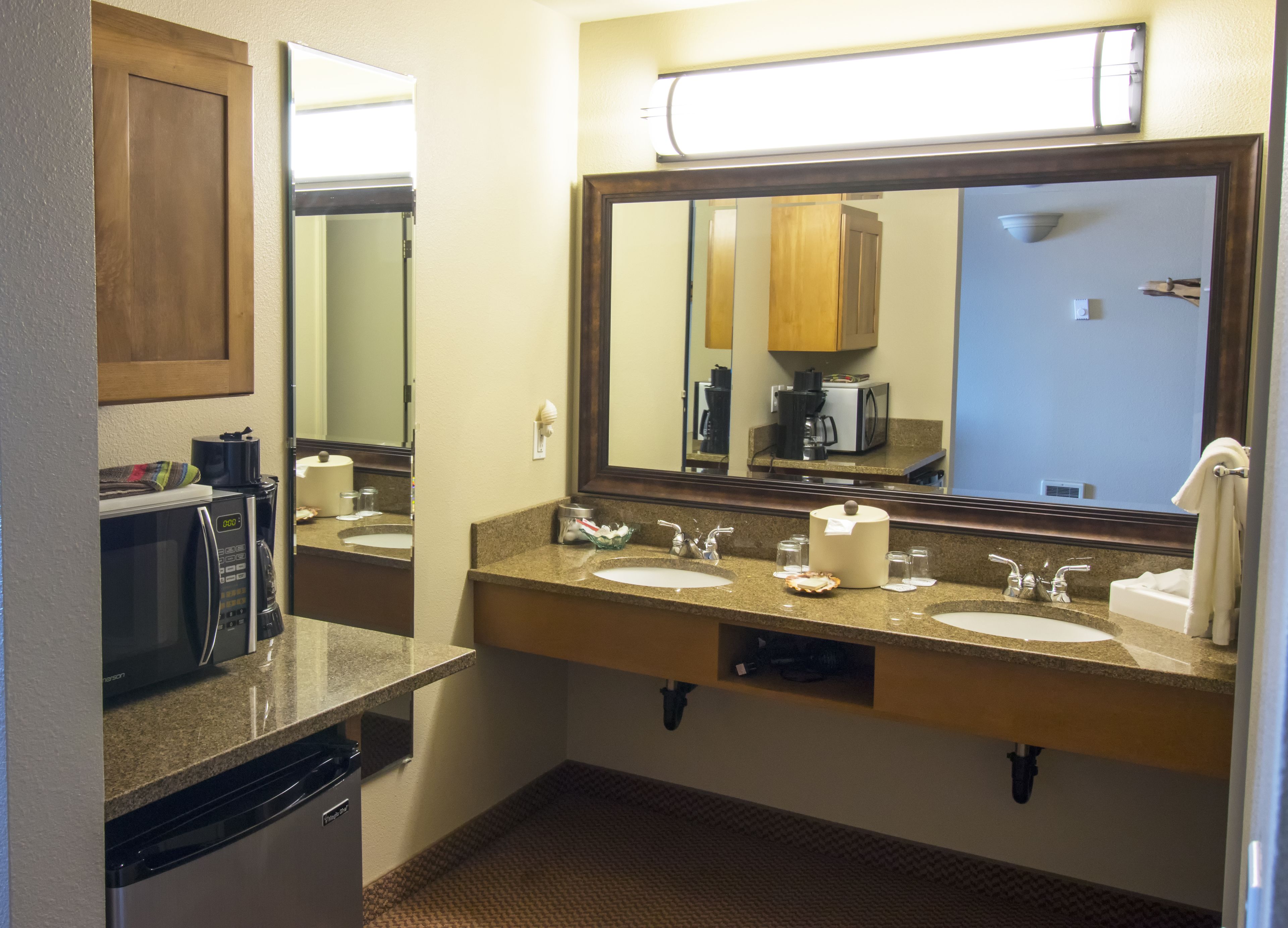 combined shower/bathtub, hair dryer, bathrobes, towels