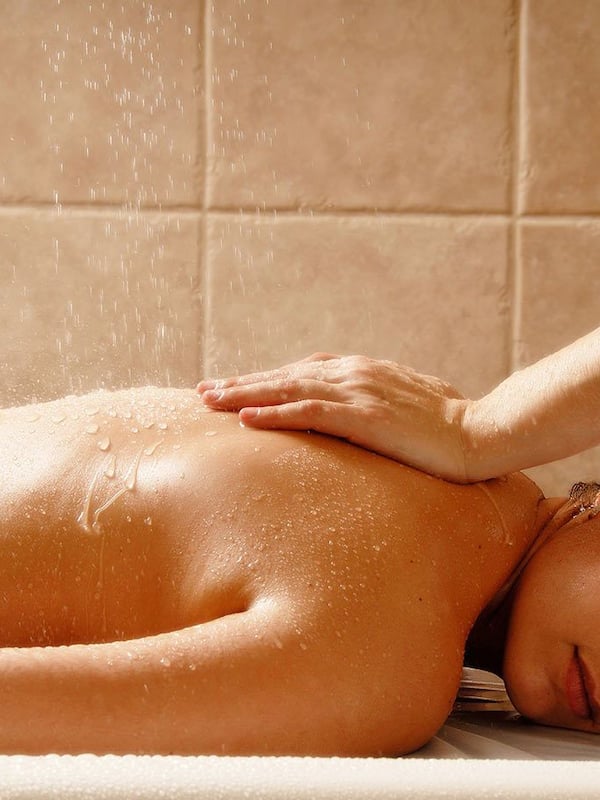 Tratamientos corporales, aromaterapia y masajes con piedras calientes