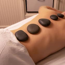 Tratamientos corporales, aromaterapia y masajes con piedras calientes