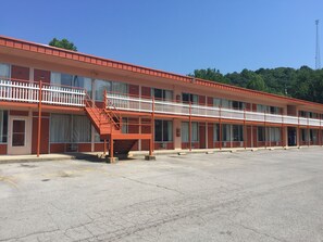 Front of property - Daniel Boone Motor Inn (Pikeville)