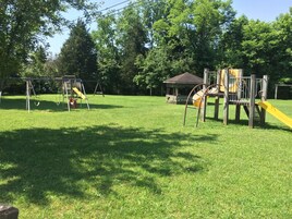 Área de juegos infantiles al aire libre