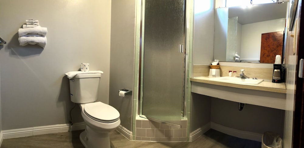 Curly Redwood Lodge by null