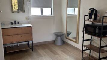 Chambre Tradition | Bureau, espace de travail pour ordinateur portable, rideaux occultants