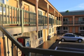 Balcony - El Rancho Inn Hawthorne (Hawthorne)