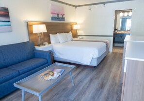 King Bed w/ Partial View | Egyptian cotton sheets, premium bedding, desk, iron/ironing board - Admiral on Baltimore (Rehoboth Beach)