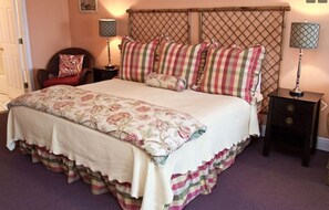 Room, 1 King Bed | Desk