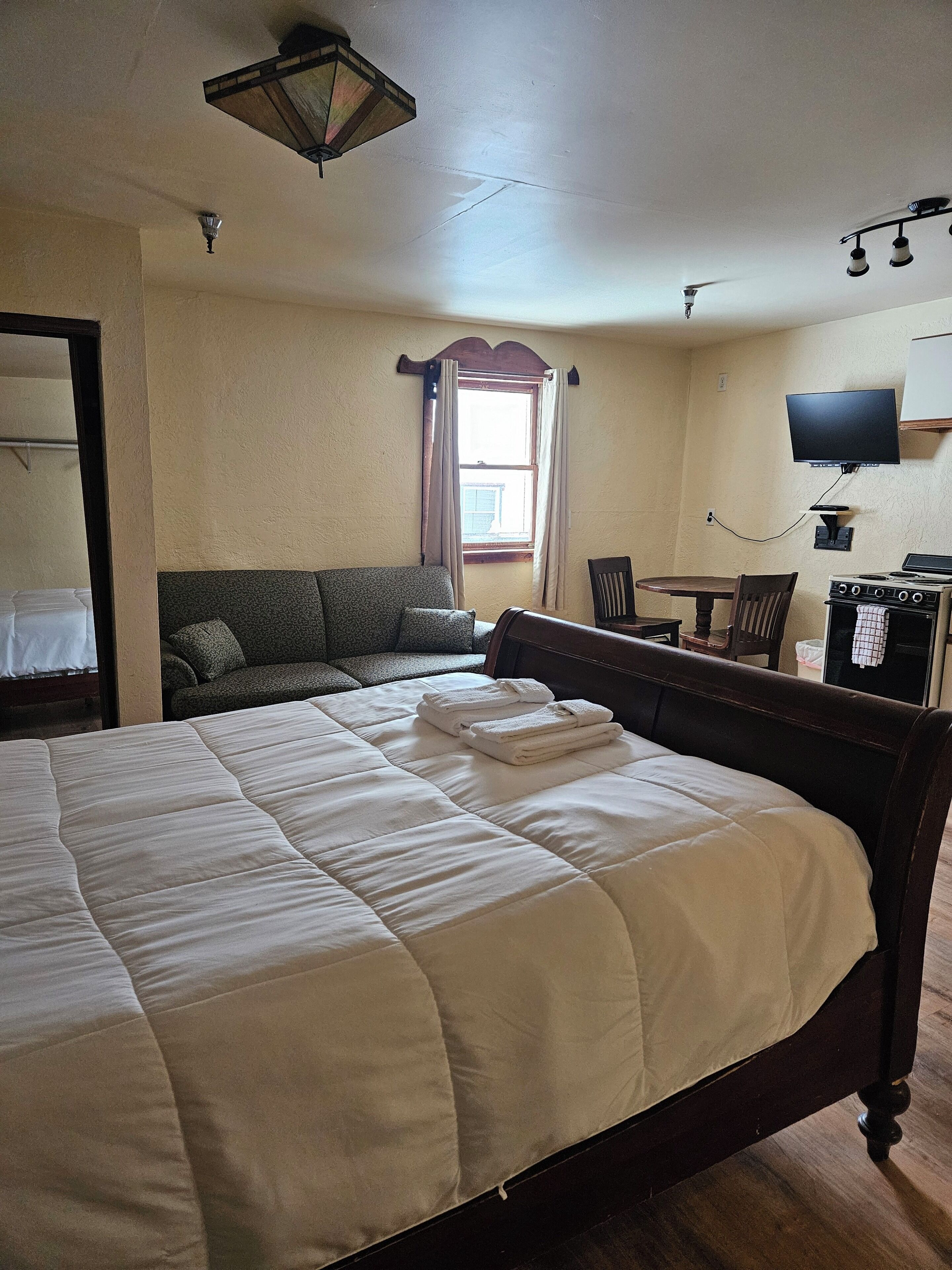 Blackout curtains, free WiFi, bed sheets