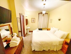 Superior Studio, 1 Queen Bed, Kitchen - Alaskan Hotel and Bar (Juneau)