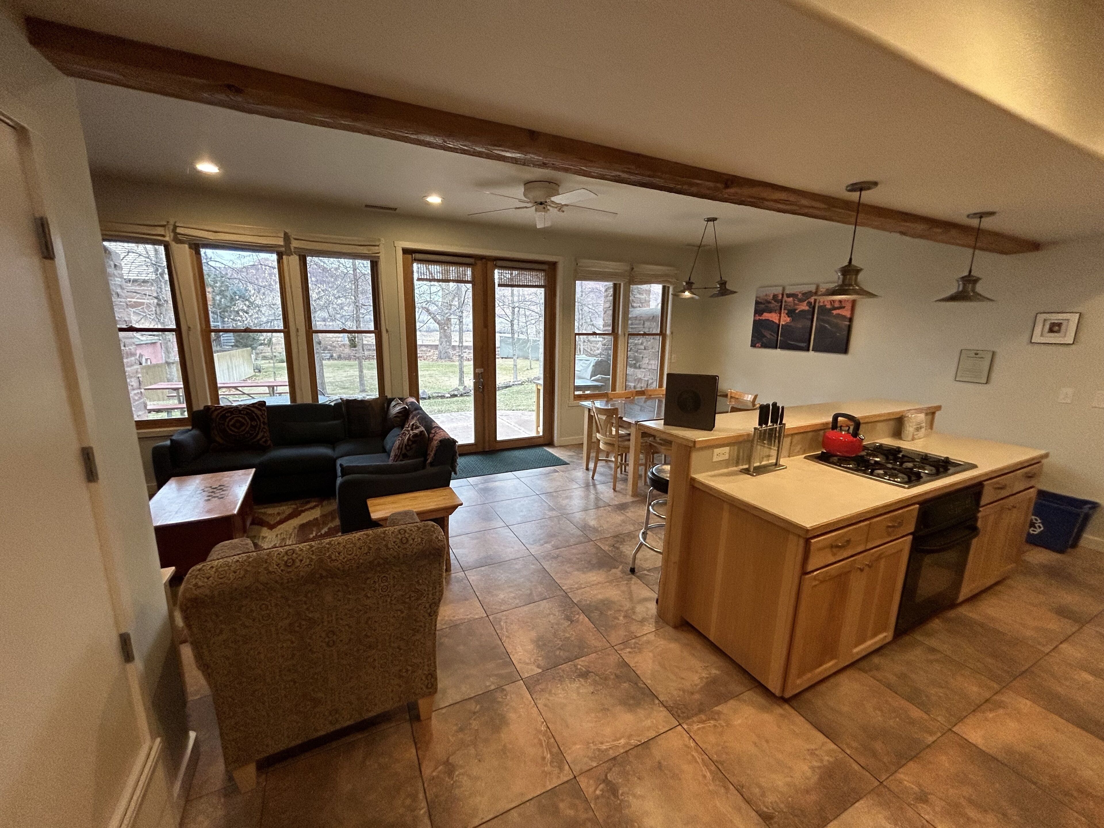 unit 5 – townhouse 2-bedroom, kitchen | premium bedding, pillow-top beds, soundproofing, iron/ironing board