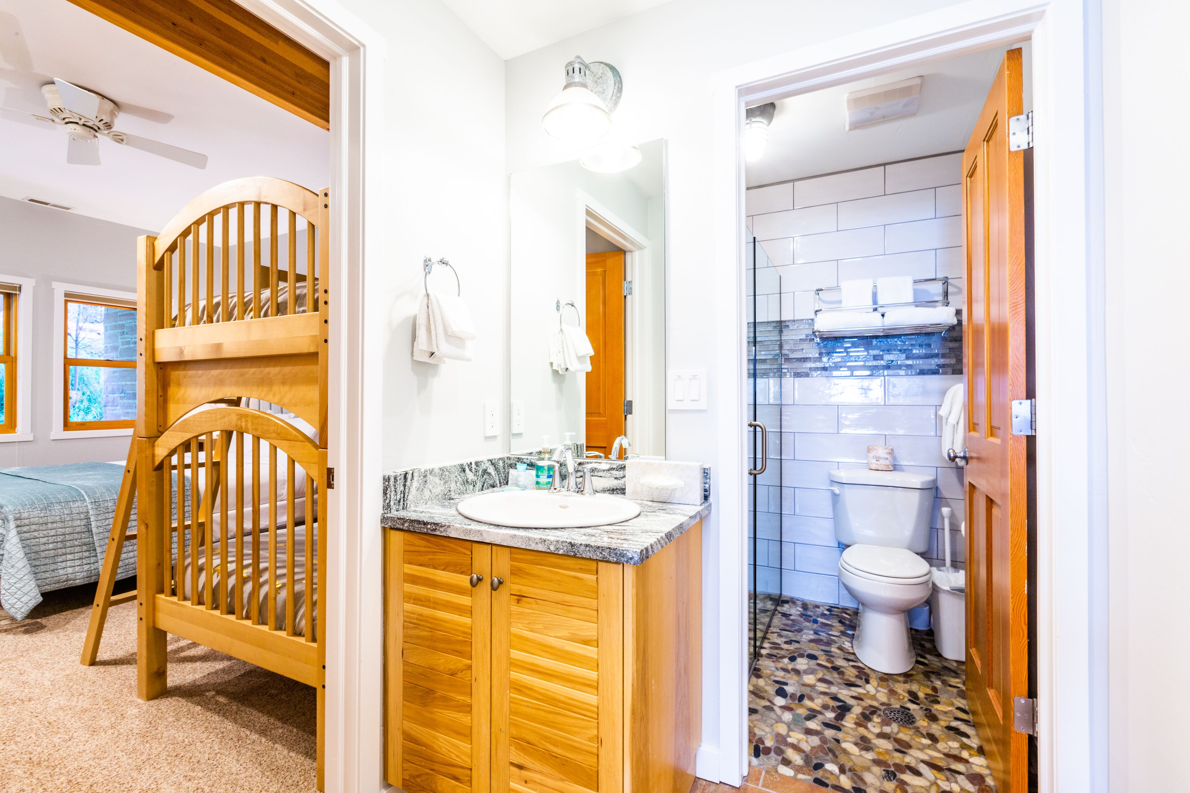 unit 8 townhouse 2-bedroom, kitchen | premium bedding, pillow-top beds, soundproofing, iron/ironing board