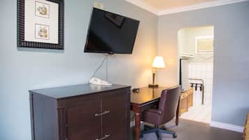 Meja kerja, setrika/meja setrika, Wi-Fi gratis, dan seprai linen