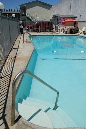 Outdoor pool - Sahara Motel (Anaheim)