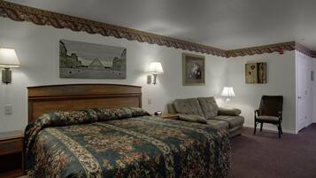 Chambre Standard, 1 trĂšs grand lit | Surmatelas, bureau, rideaux occultants, fer et planche Ă repasser