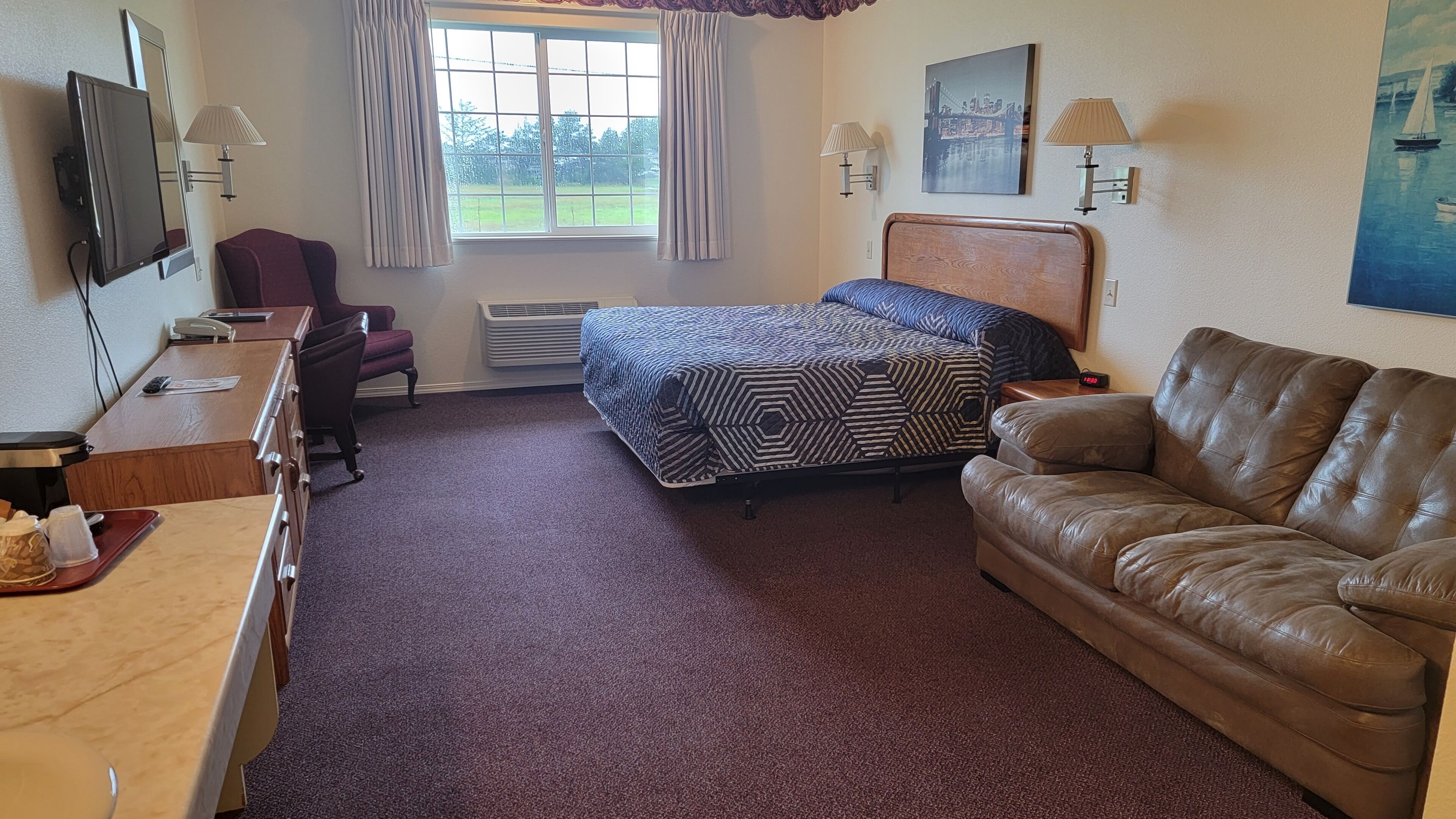 standard room, 1 king bed | pillow-top beds, desk, blackout curtains, iron/ironing board