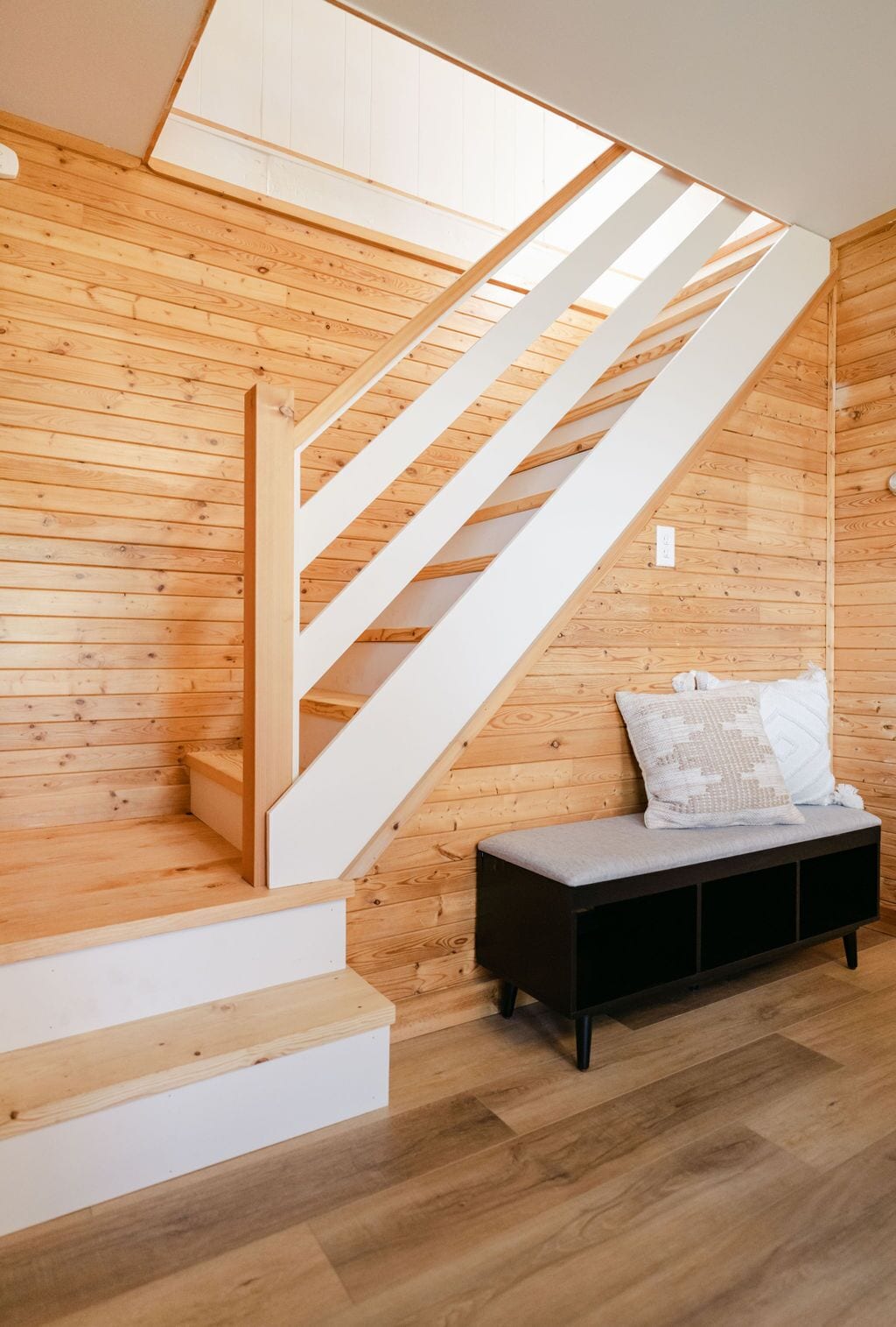 Cottage, Private Bathroom, Lake View | Lobby