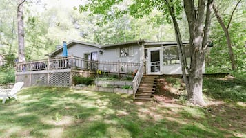 Chaumière, salle de bain privée, vue sur le lac (Brownstone Cottage) | Extérieur