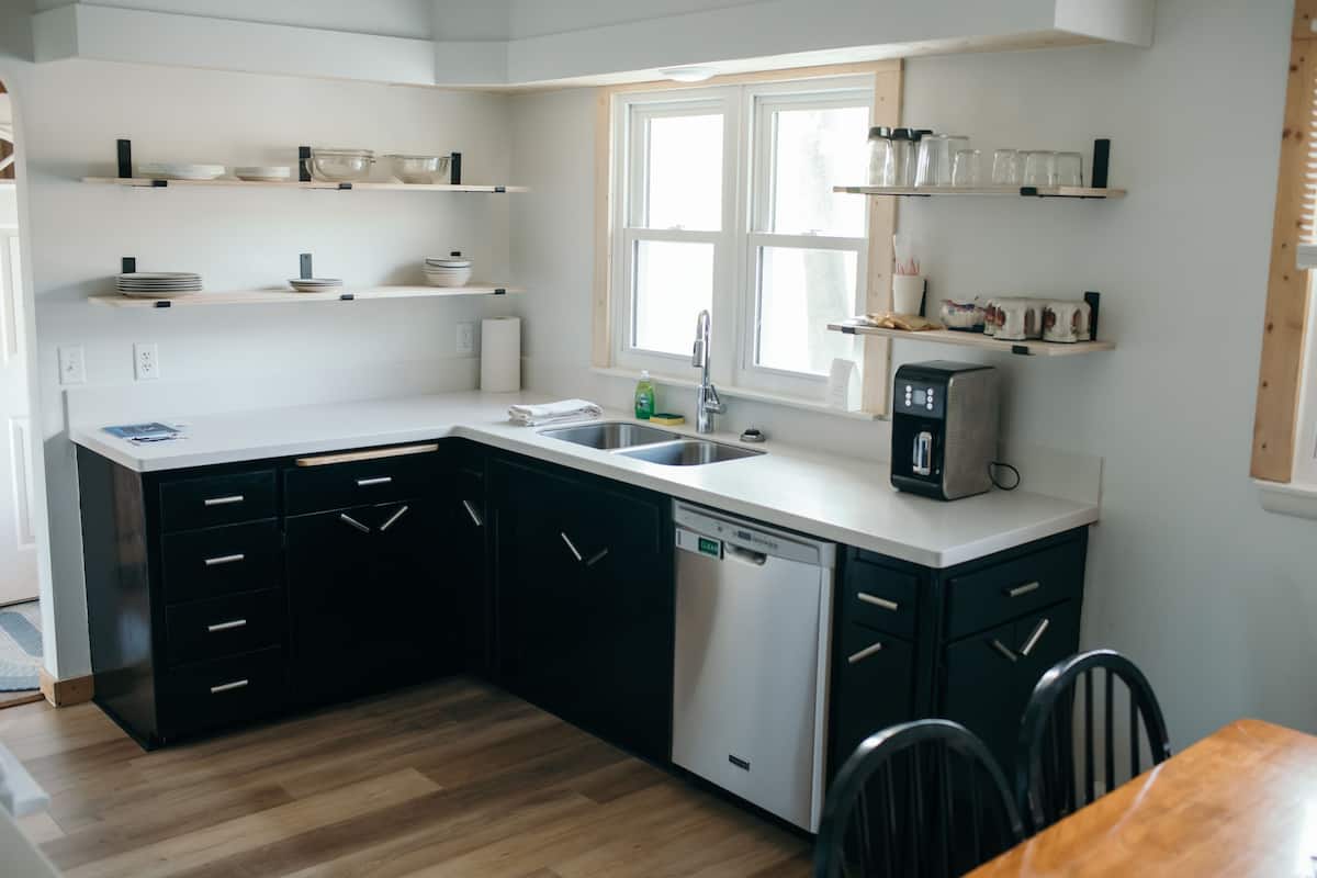 Chambre, salle de bains privée, vue lac (Residence (Bay West)) | Cuisine privée