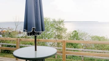 Double Room, Private Bathroom, Lake View (King Room / Kitchenette) | Terrace/patio