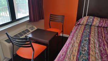 Standard-Doppelzimmer, 2 Doppelbetten | Zimmerausstattung