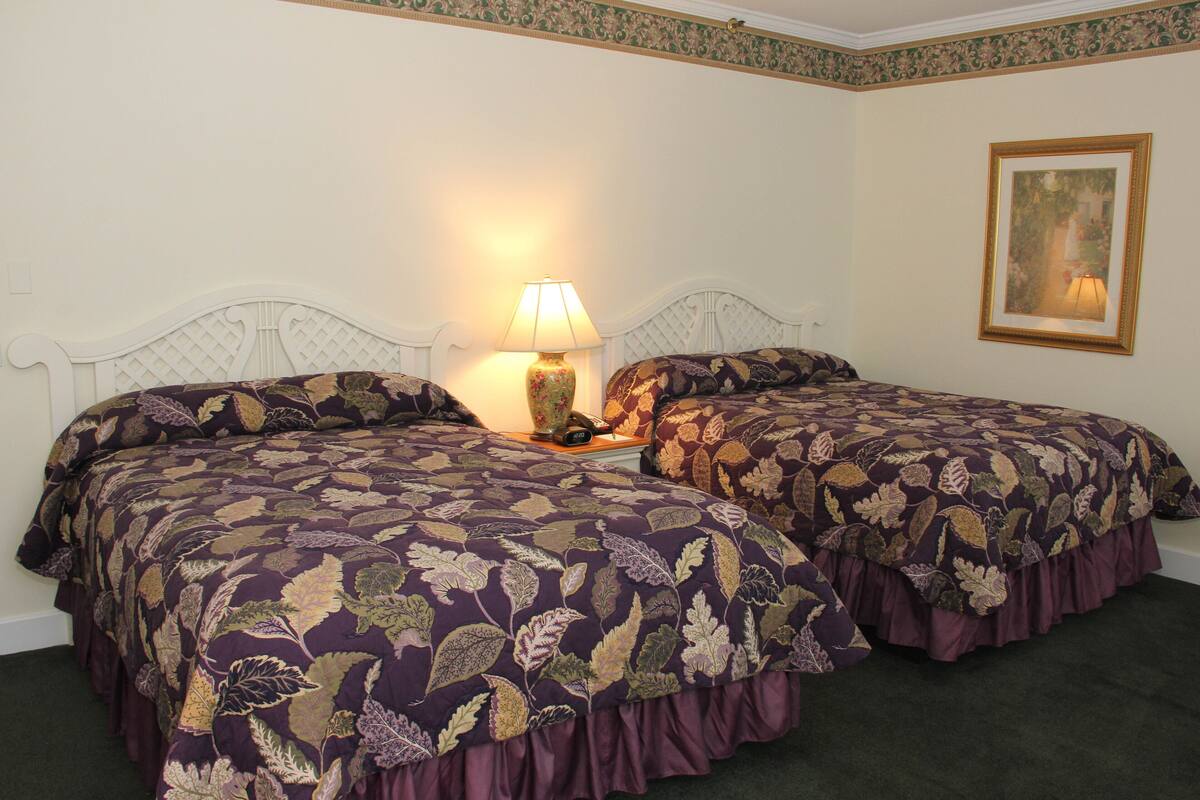 Main Street Deluxe, 2 Queen Beds | Hypo-allergenic bedding available, pillowtop beds, iron/ironing board