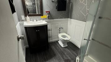 Standard Single Room, 1 King Bed | Bathroom | Shower, free toiletries, hair dryer, towels