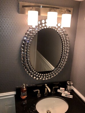 Standard Single Room, 1 King Bed | Individually decorated, desk, blackout drapes, free WiFi