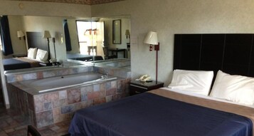 Escritorio y espacio para trabajar con laptop 