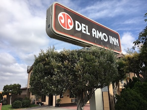 Front of property - Del Amo Inn (Torrance)