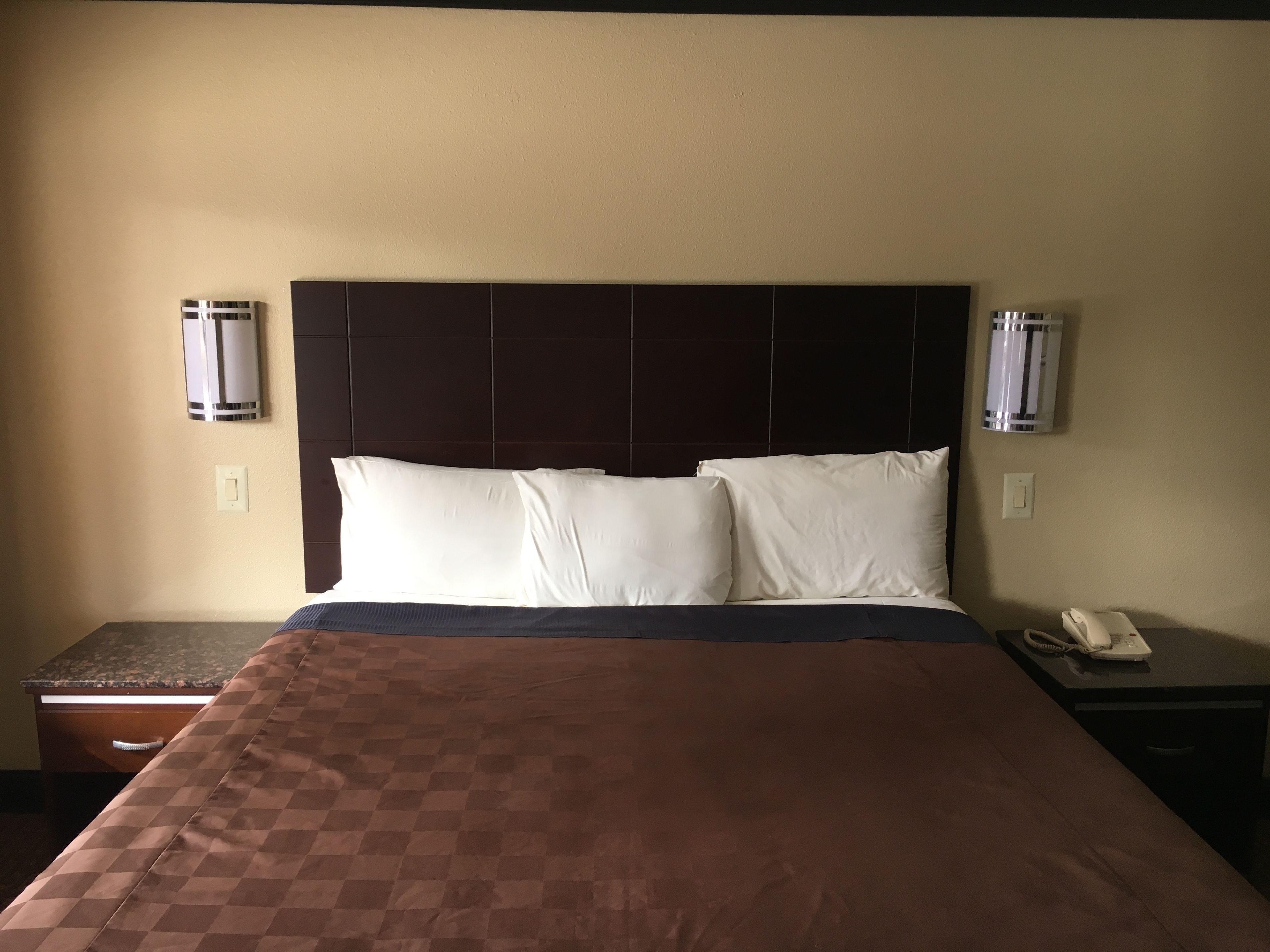 Desk, laptop workspace, soundproofing, free WiFi