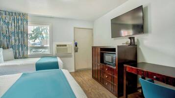 Cortinas blackout, wifi gratis y ropa de cama