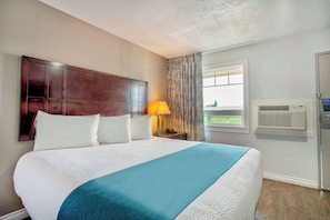 Cortinas blackout, wifi gratis y ropa de cama