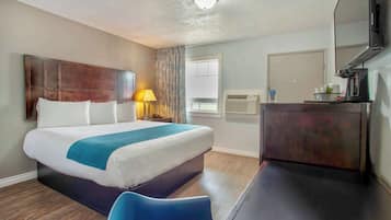 Blackout drapes, free WiFi, bed sheets