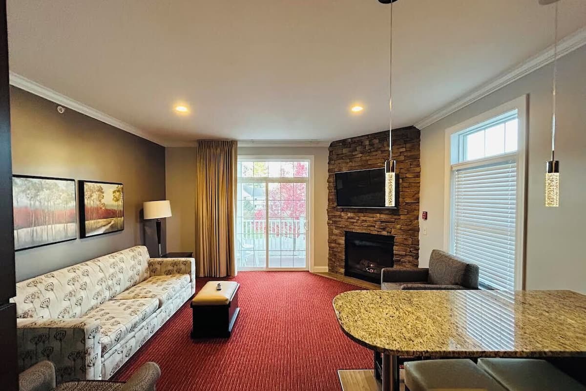 1 King Bed, Golden Studio Suite, Non-Smoking | Living area | Flat-screen TV