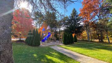 Children’s play area – outdoor