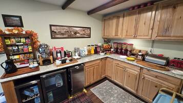 Free daily continental breakfast