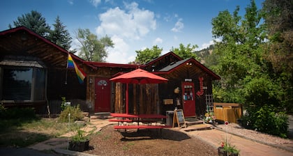 Foot of the Mountain Motel