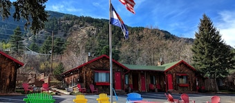 Foot of the Mountain Motel