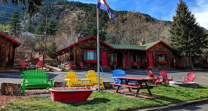 Foot of the Mountain Motel