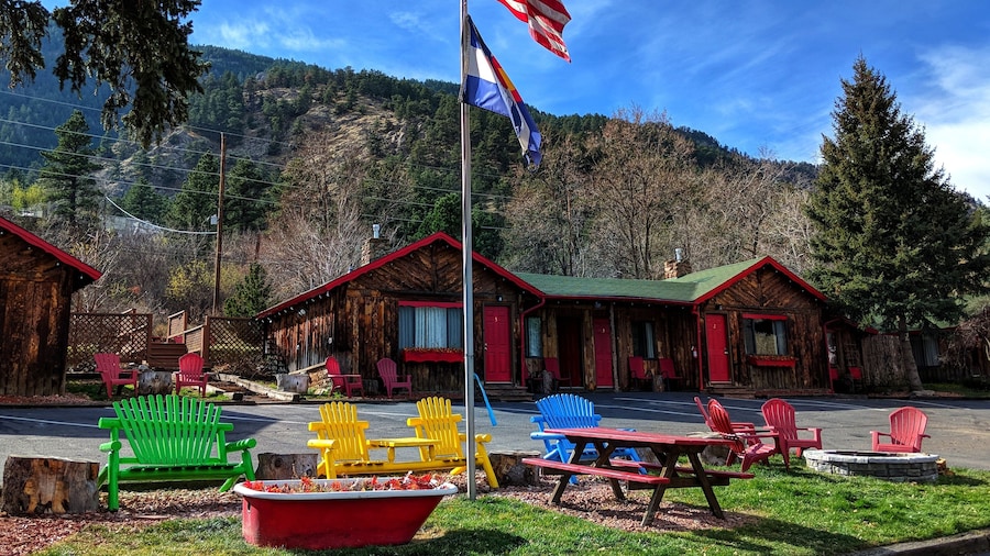 Foot of the Mountain Motel