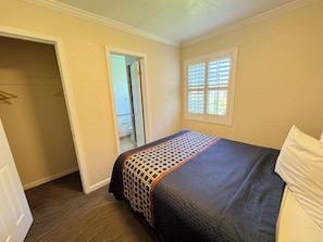 Room, Multiple Beds | Desk, iron/ironing board, free WiFi - Tamalpais Motel (Mill Valley)