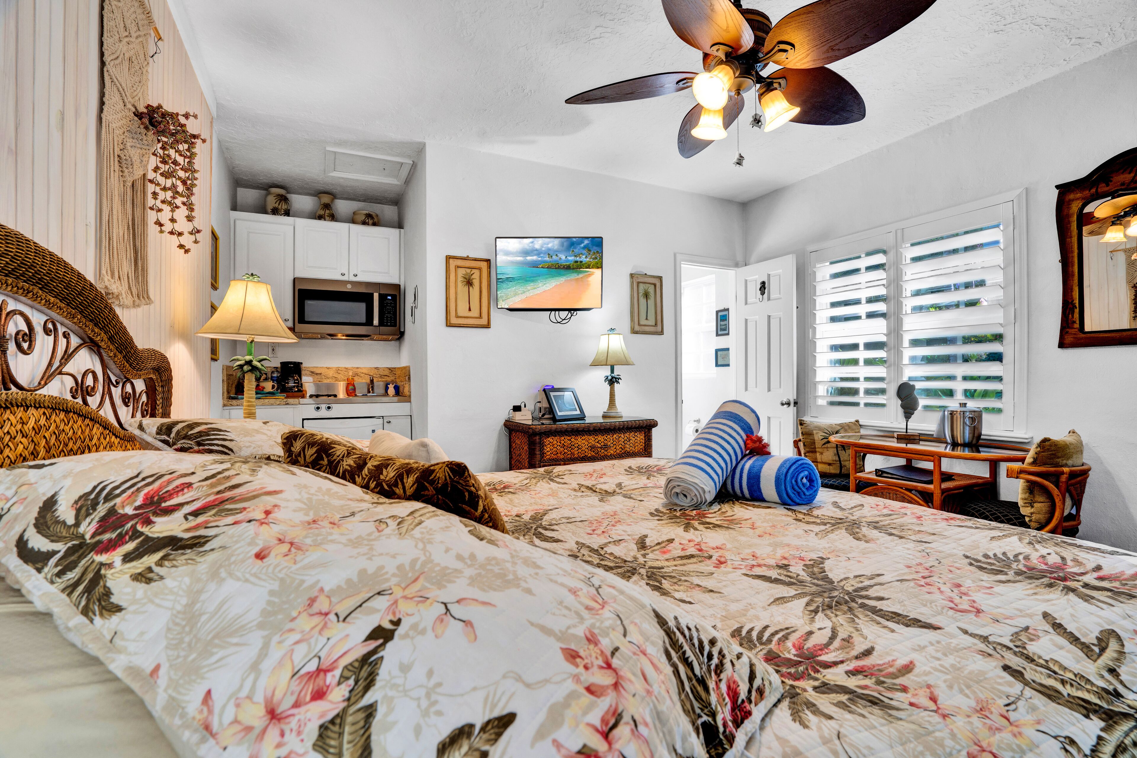 Bahia Honda Efficiency Cottage | Ropa de cama hipoalergénica y decoración personalizada 