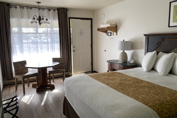 Decoración personalizada, muebles diferentes y wifi gratis