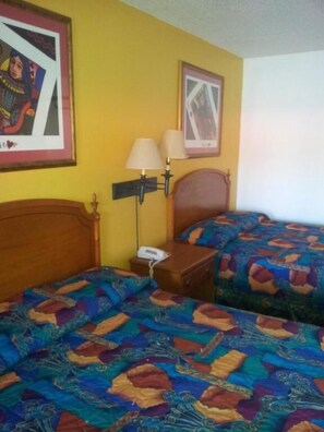 Free WiFi, bed sheets - Deluxe Inn (Austin)