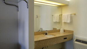 Bathroom - Deluxe Inn (Austin)