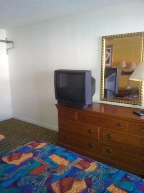 Free WiFi, bed sheets - Deluxe Inn (Austin)