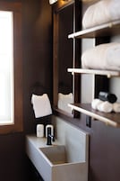 King Studio with Kitchenette | Bathroom | Hair dryer, towels, soap, shampoo
