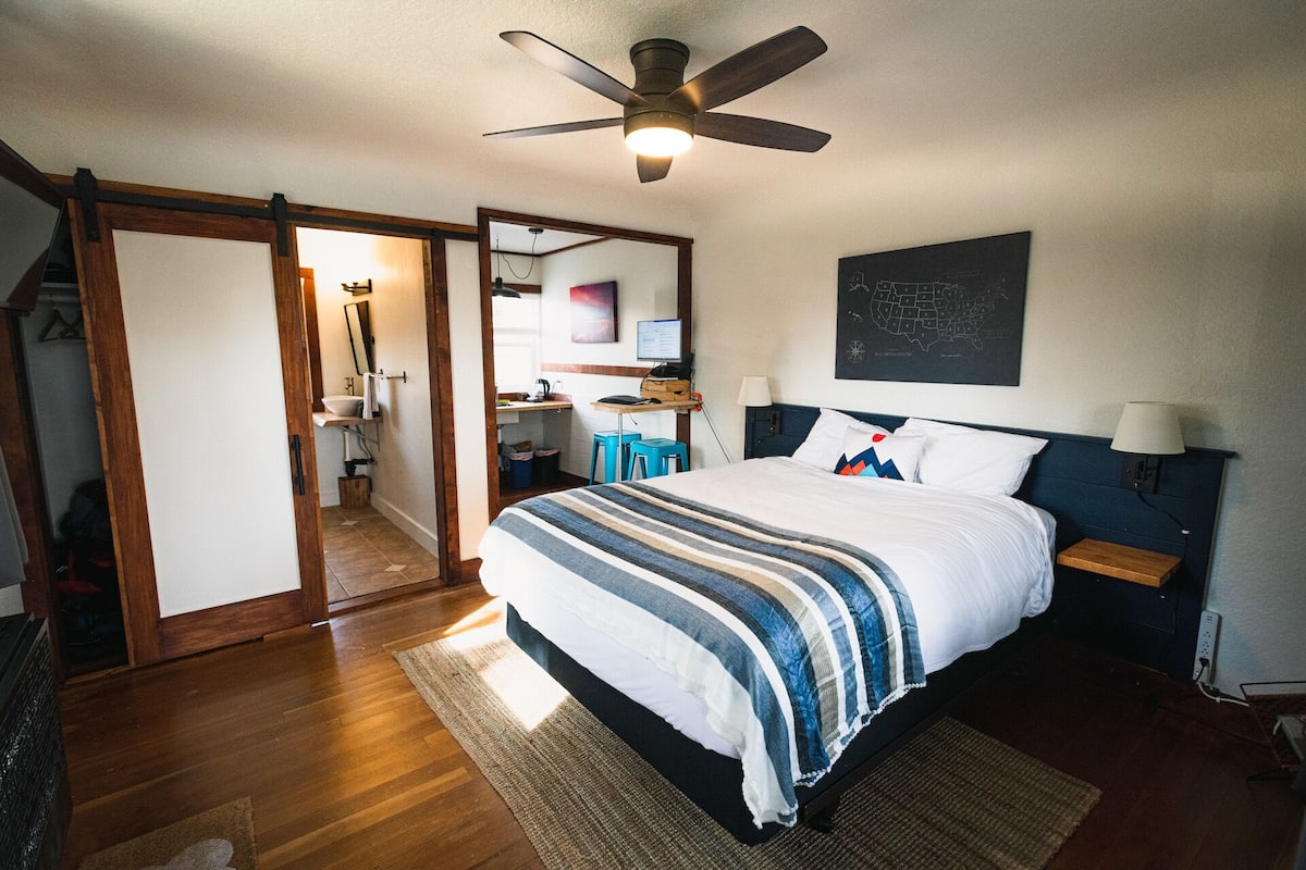 1 bedroom, individually decorated, individually furnished