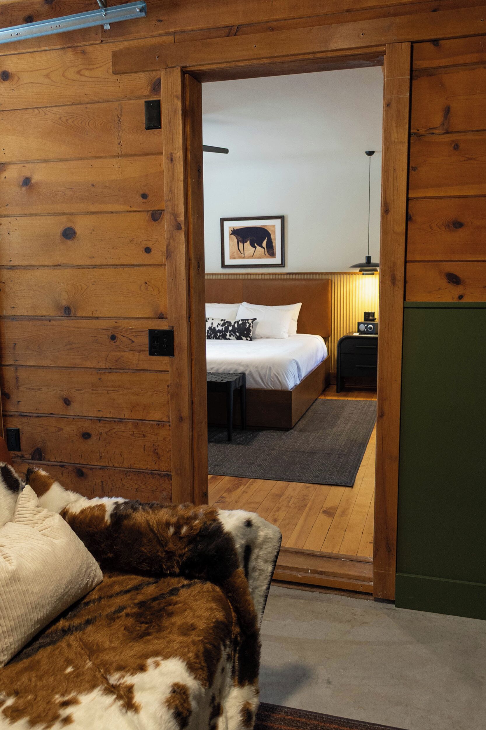 Premier suite, 1 kingsize bed met slaapbank, open haard | Woonruimte | Een televisie, een dvd-speler en betaalfilms